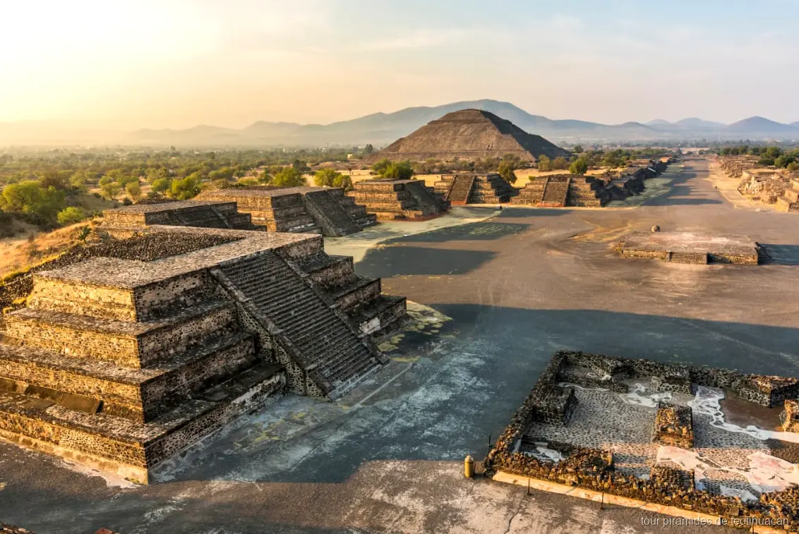 Craft workshop stop on the hidden Teotihuacan tour with a local expert