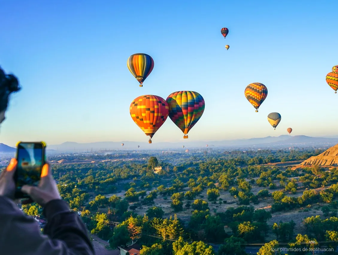 Private hot air balloon flying alone over the Teotihuacan pyramids
