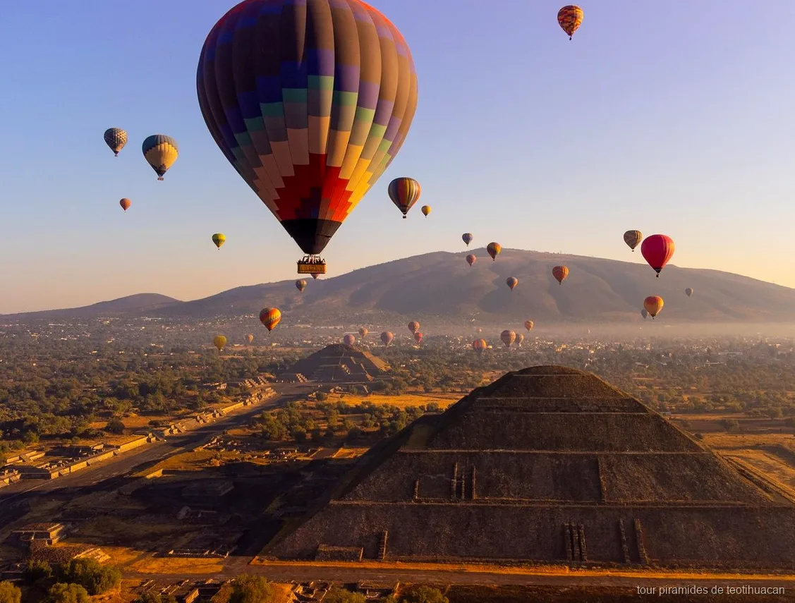 Sunrise view of the Valley of Teotihuacan from a private balloon