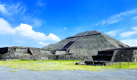 Private vehicle used on the private Teotihuacan pyramids tour
