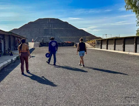 Obsidian workshop stop included on the Teotihuacan early access tour