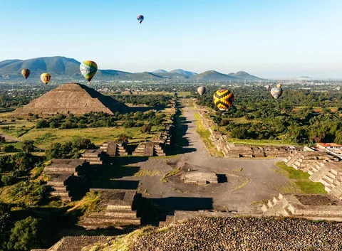 View of the Pyramid of the Sun from the Teotihuacan balloon flight