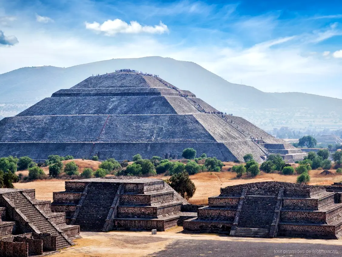 Group on the Teotihuacan, Tlatelolco and Guadalupe combo tour at the pyramids
